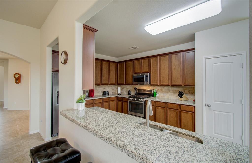 4011 Longwood Drive, Mont Belvieu, Texas image 10