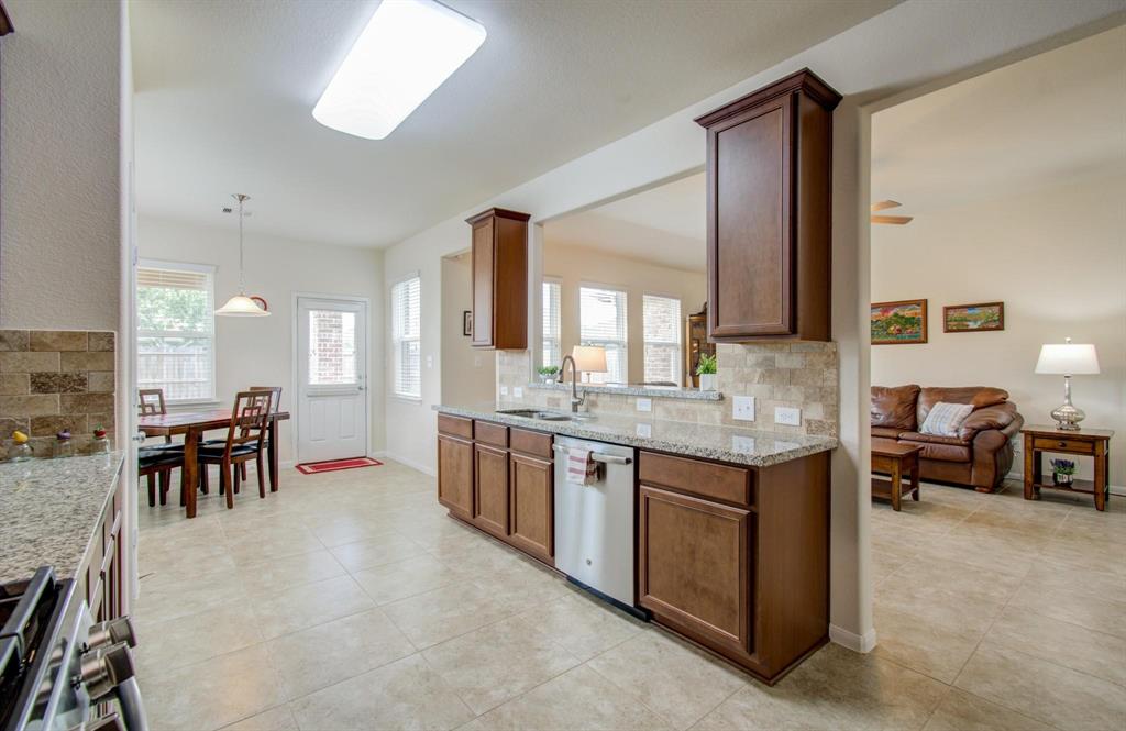 4011 Longwood Drive, Mont Belvieu, Texas image 11