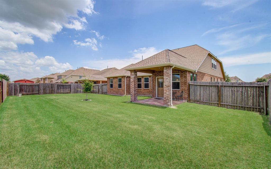 4011 Longwood Drive, Mont Belvieu, Texas image 3
