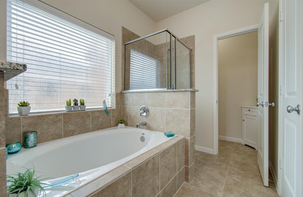 4011 Longwood Drive, Mont Belvieu, Texas image 19