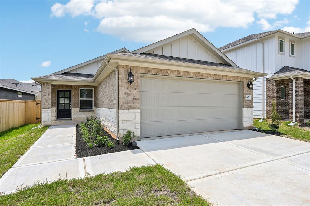 6721 Chinapkin Oak Lane, Conroe, Texas image 2