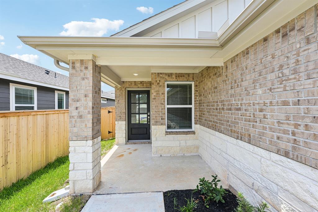6721 Chinapkin Oak Lane, Conroe, Texas image 3