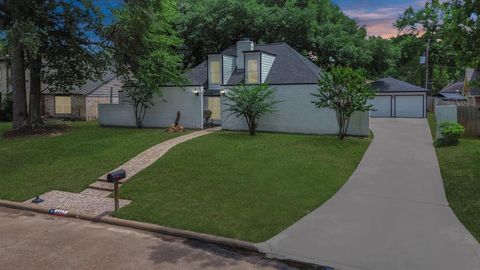 Single Family Residence in Houston TX 3807 Glenheather Drive.jpg