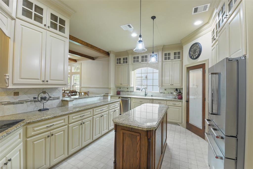 5050 Pleasure Lake Drive, Willis, Texas image 13