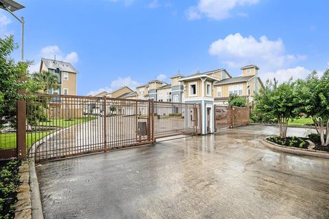 Condominium in Pasadena TX 3614 Vista Pointe Drive 2.jpg