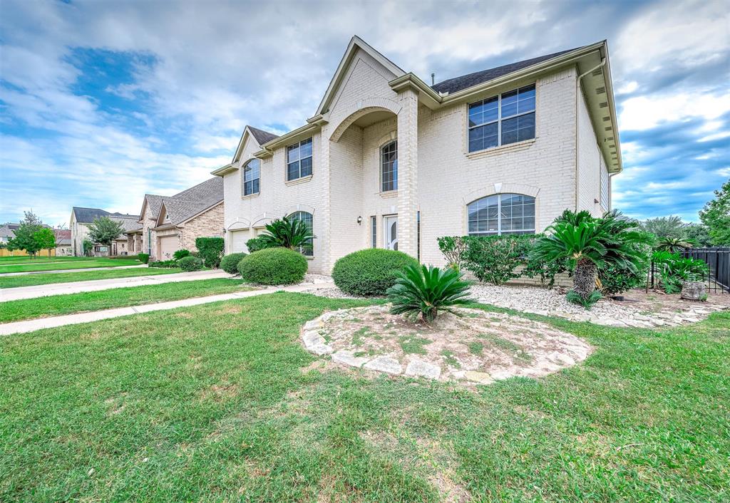 2916 Eagle Lake Drive, Pearland, Texas image 2