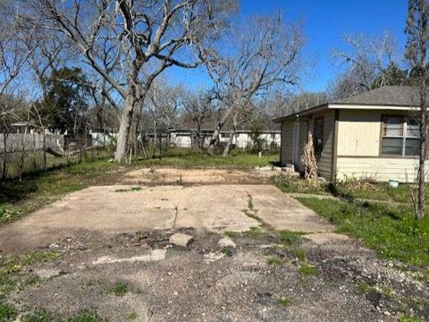 A home in Clute