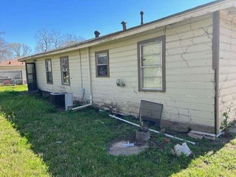 A home in Clute