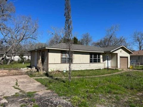 A home in Clute