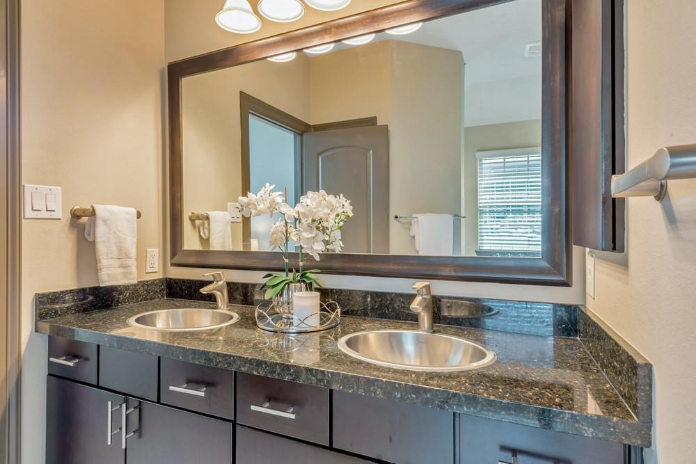 47 Aventura Place