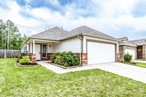 Photo of 207 Black Bear Drive, Huntsville, TX 77320 (MLS # 42615806)