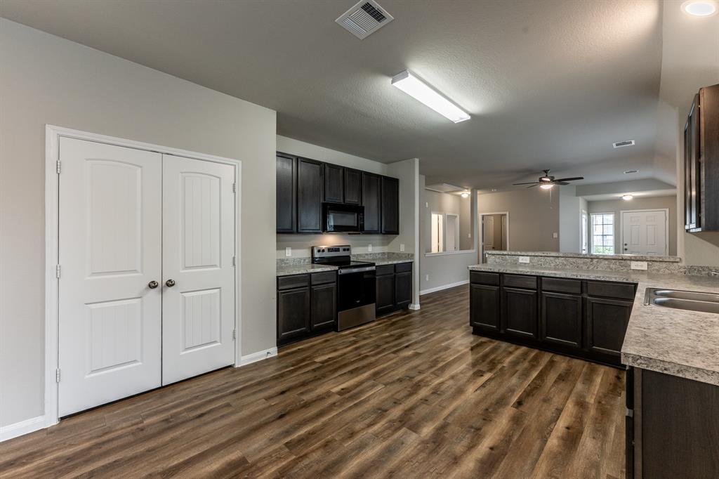 207 Black Bear Drive, Huntsville, Texas image 18