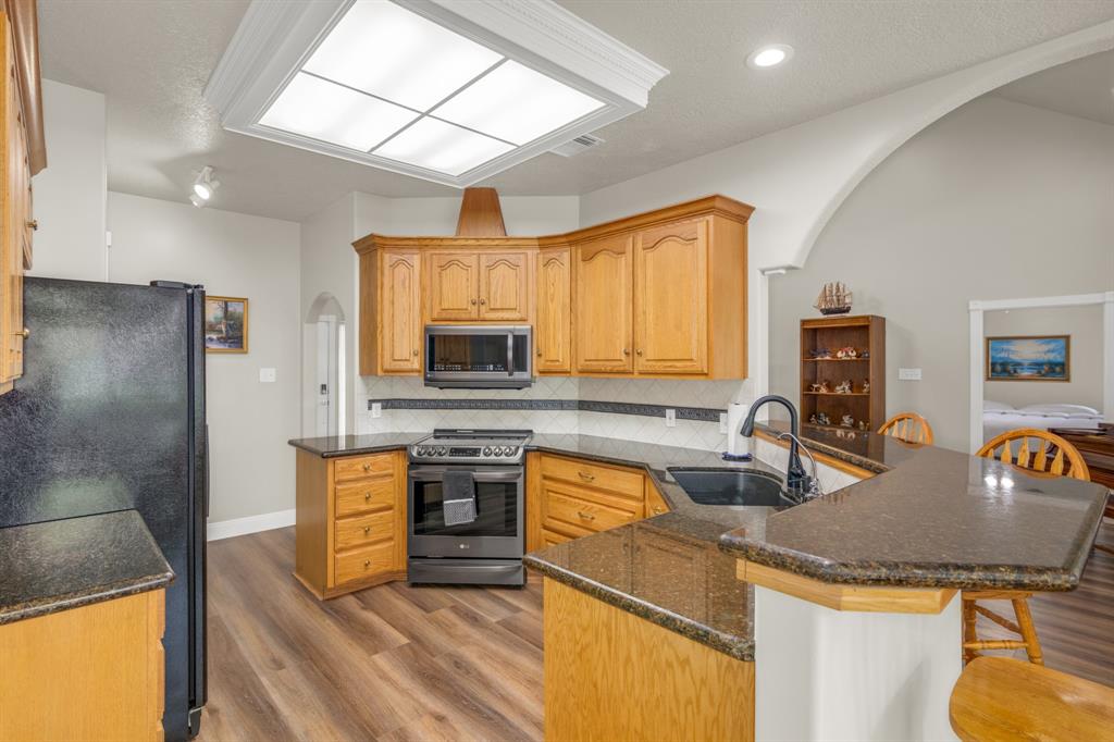 111 Cliffbrook Lane, Cleveland, Texas image 12