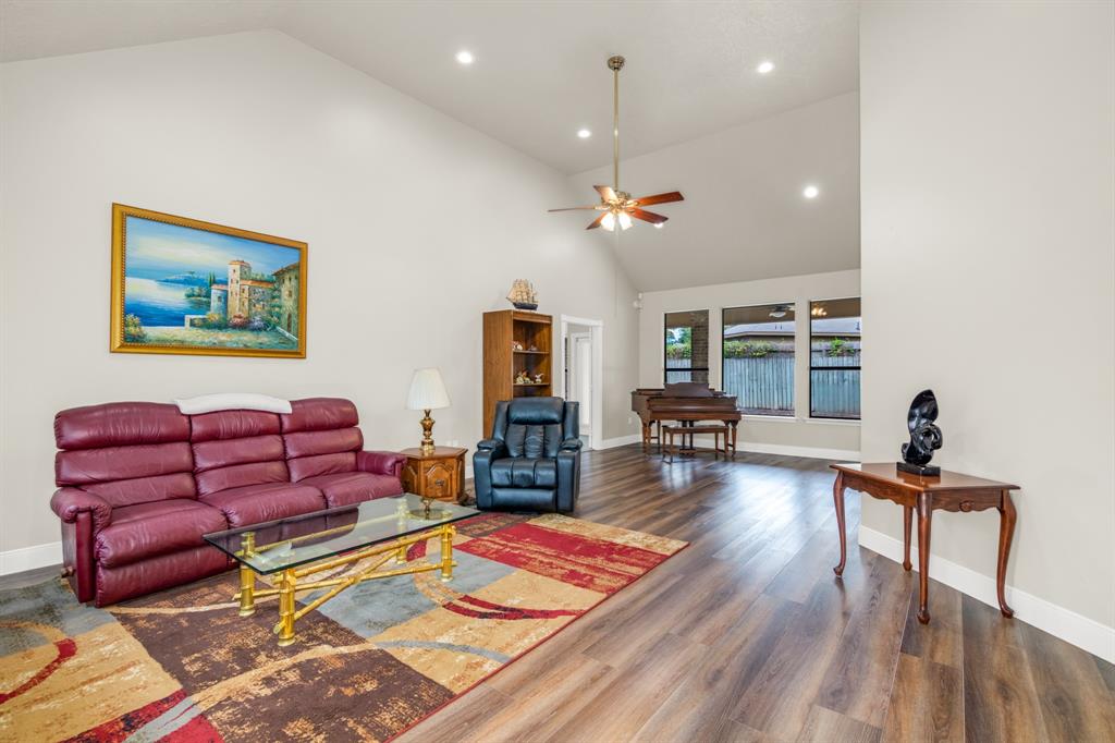 111 Cliffbrook Lane, Cleveland, Texas image 4