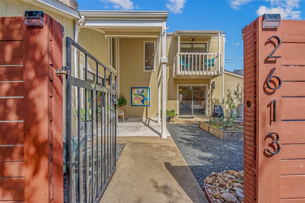 2613 Rustling Oaks Drive, Bryan, Texas image 3