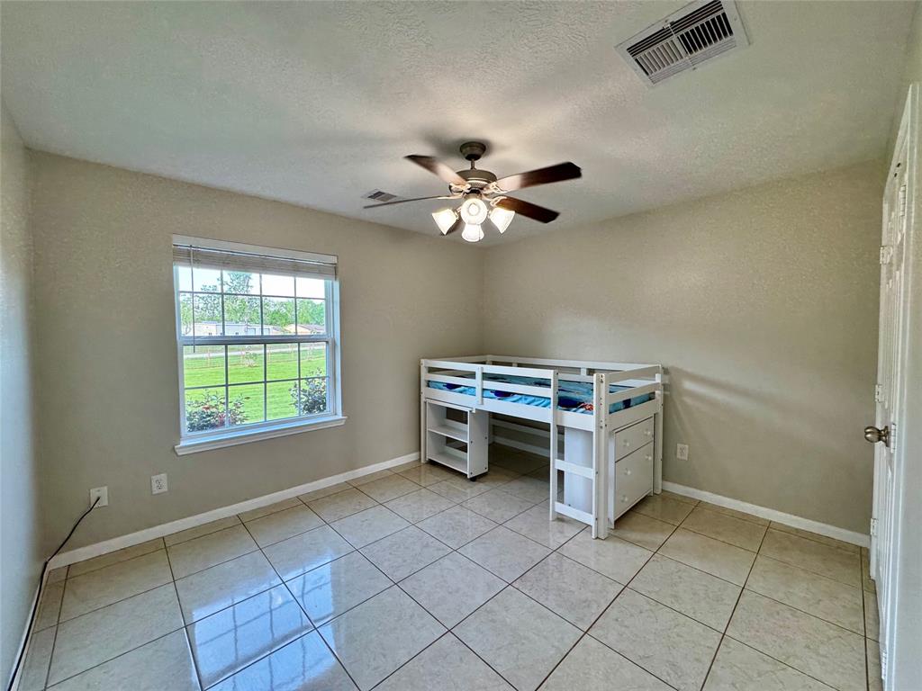 130 Pin Oak Drive, Angleton, Texas image 14