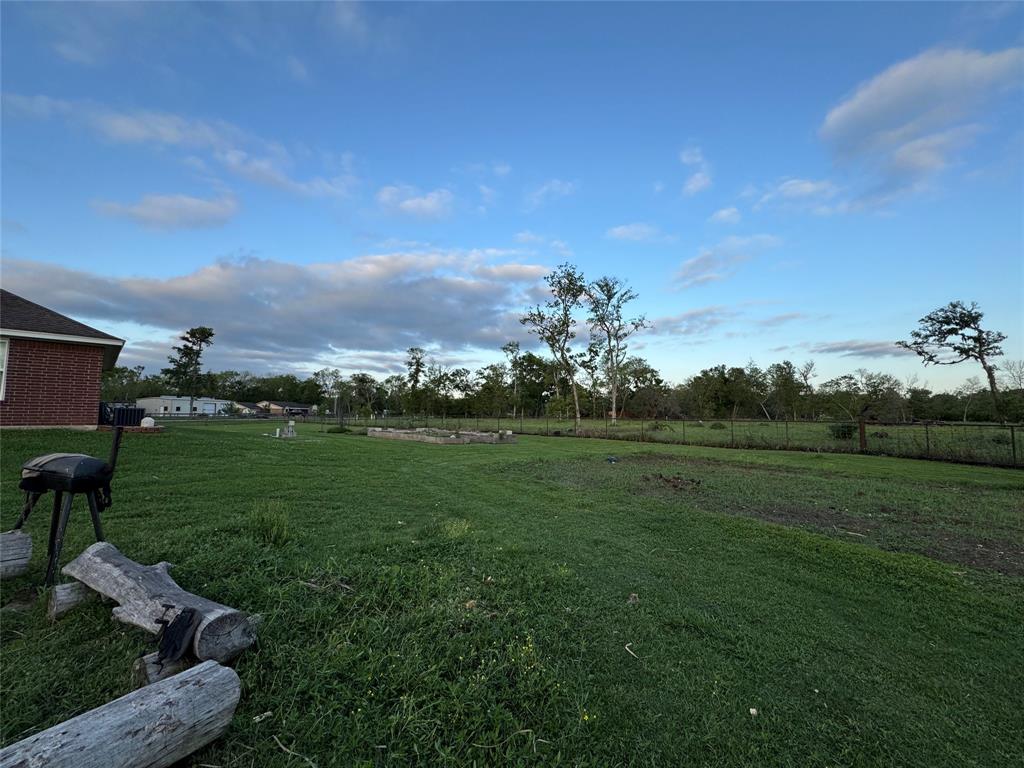 130 Pin Oak Drive, Angleton, Texas image 8