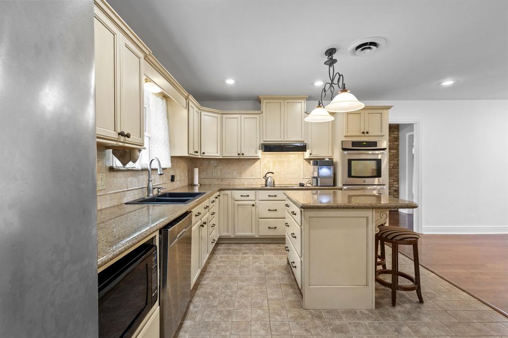 2040 Chevy Chase Lane, Beaumont, Texas image 5