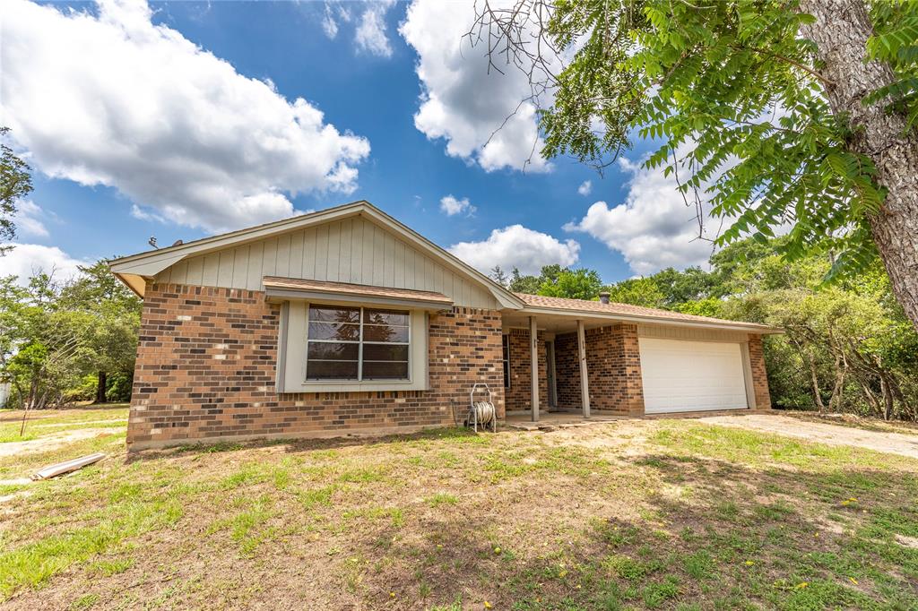 117 Dogwood Trail, Bellville, Texas image 2