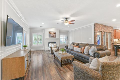 Single Family Residence in Friendswood TX 2010 Lundy Lane 9.jpg