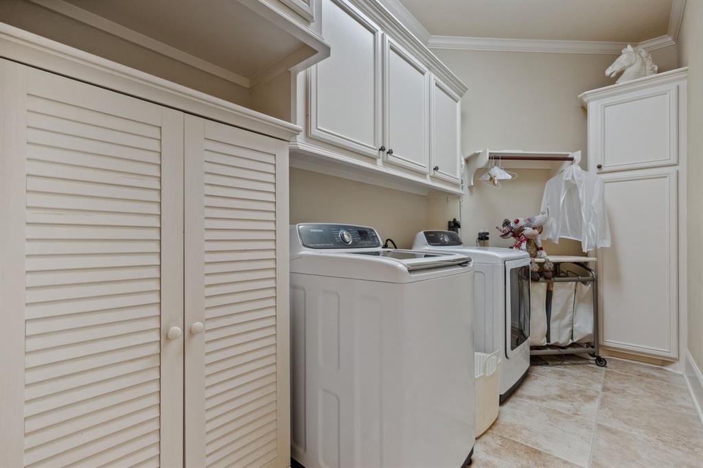 3303 N Cotswold Manor Drive, Houston, Texas image 9
