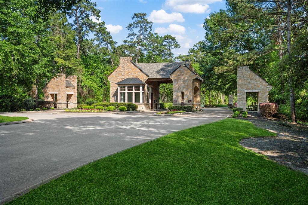 3303 N Cotswold Manor Drive, Houston, Texas image 2