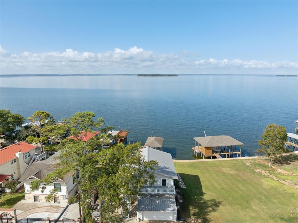 374 W Lake Shore Drive, Livingston, Texas image 2