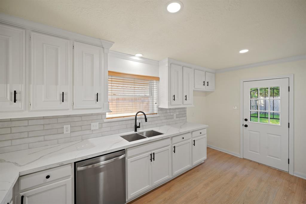 13510 Cedar Point Drive, Cypress, Texas image 13