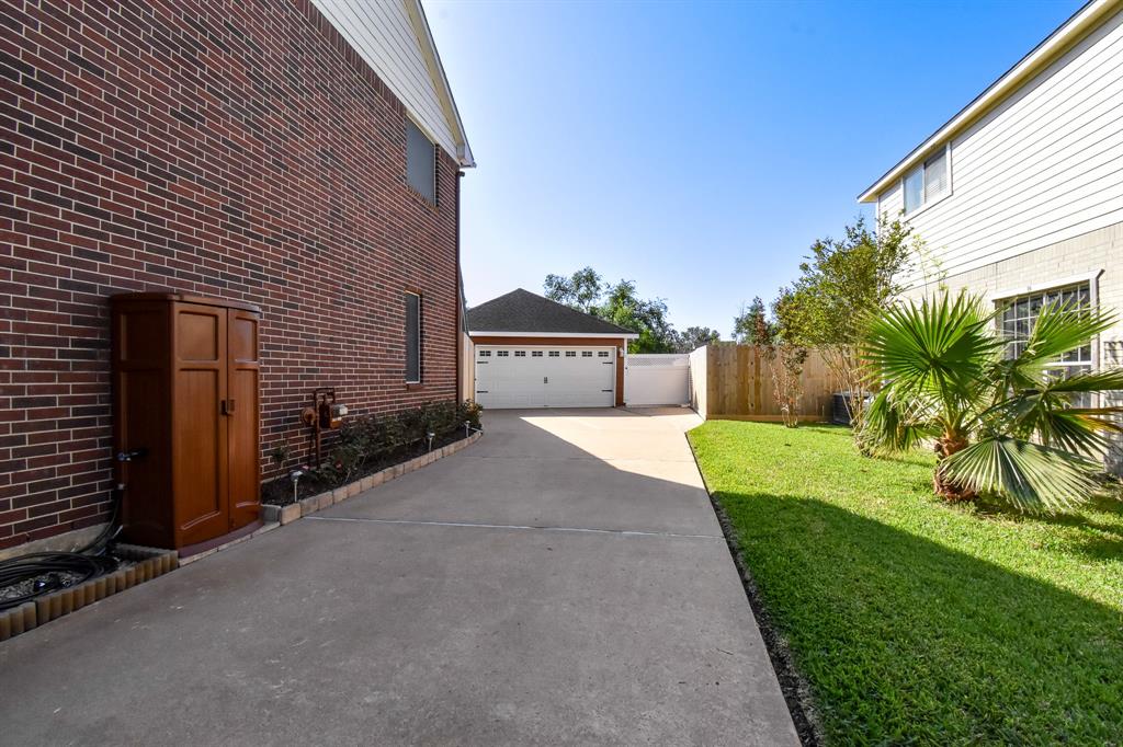 106 Plum Circle, Lake Jackson, Texas image 43