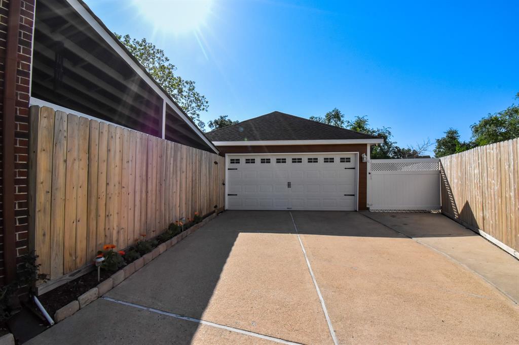 106 Plum Circle, Lake Jackson, Texas image 42