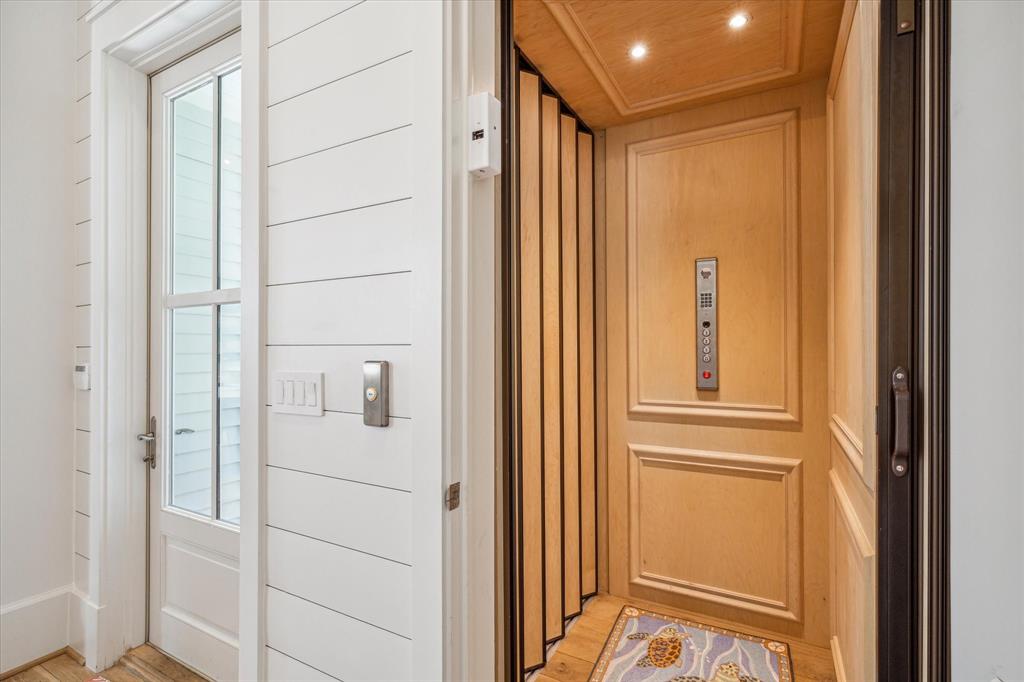 2445 E Seaside Drive, Galveston, Texas image 6