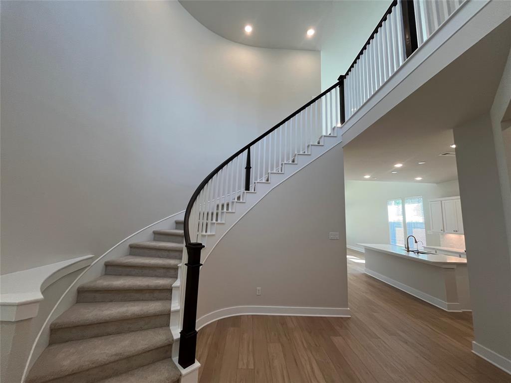 128 East Netleaf Court, Montgomery, Texas image 2
