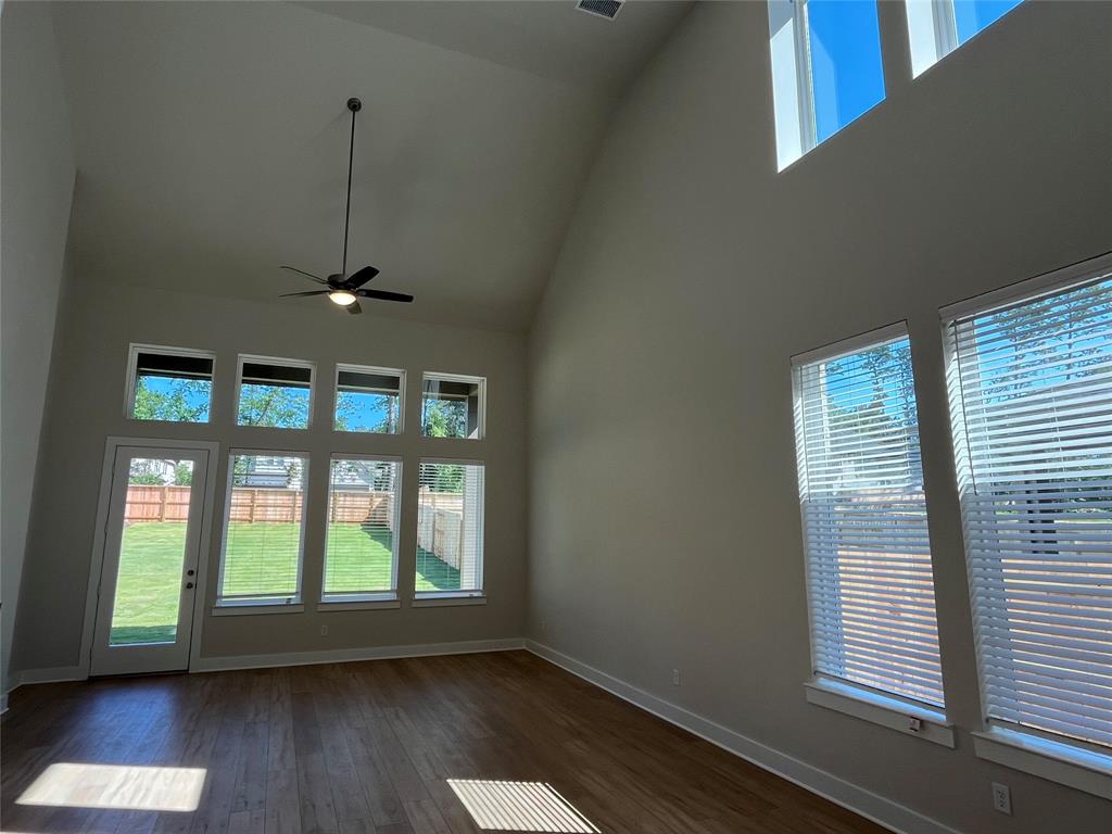 128 East Netleaf Court, Montgomery, Texas image 4