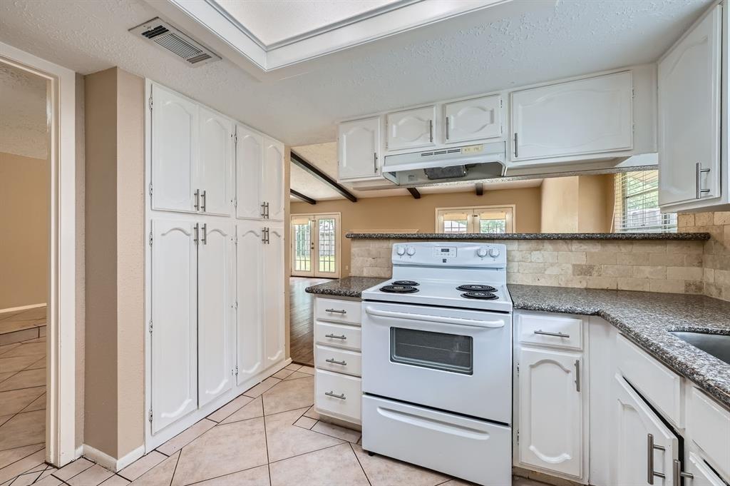 9519 Landry Boulevard, Spring, Texas image 10
