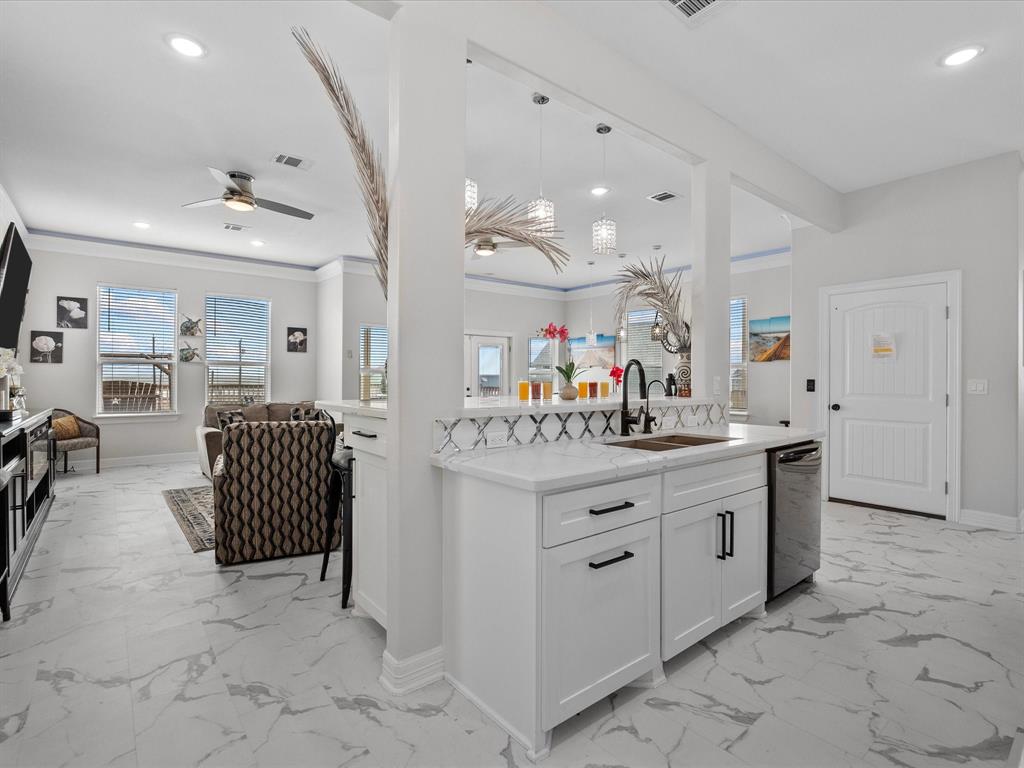 1018 Seashell Drive, Surfside Beach, Texas image 12