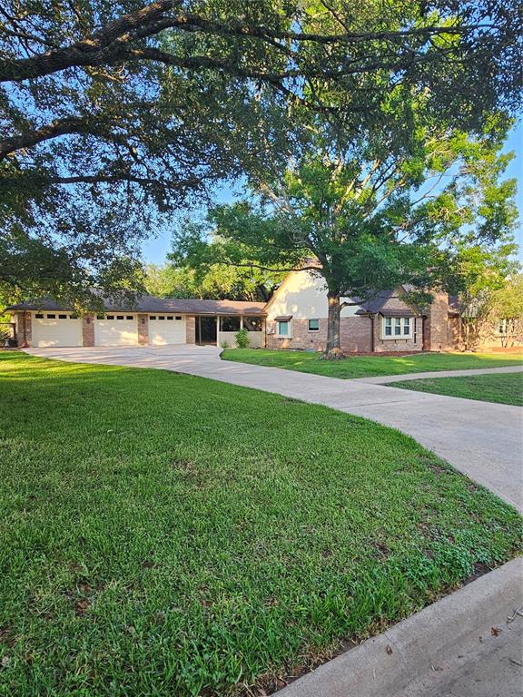 122 Briarwood Lane, Bellville, Texas image 2