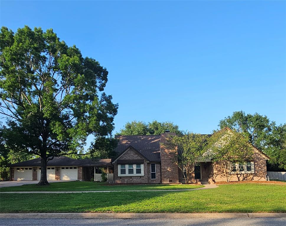 122 Briarwood Lane, Bellville, Texas image 1