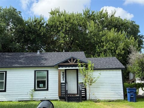 Photo of 221 18th Avenue N, Texas City, TX 77590 (MLS # 57412570)