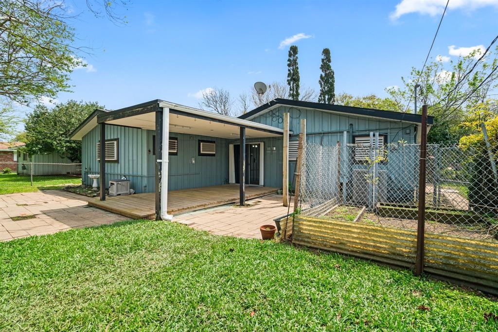 320 Tuna Street, Galveston, Texas image 24
