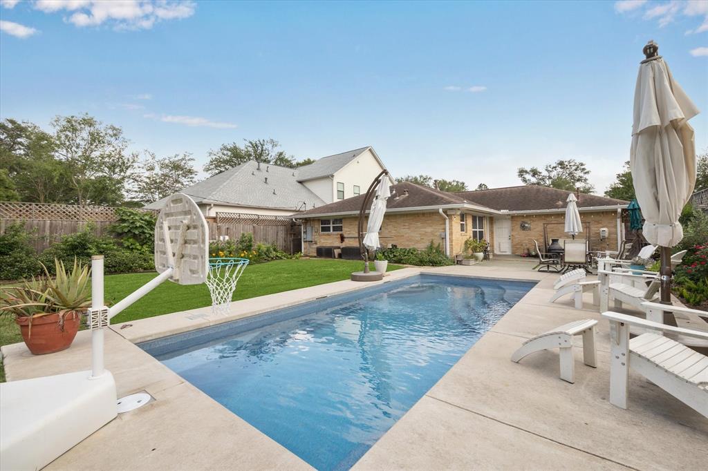 2106 Latexo Drive, Houston, Texas image 18
