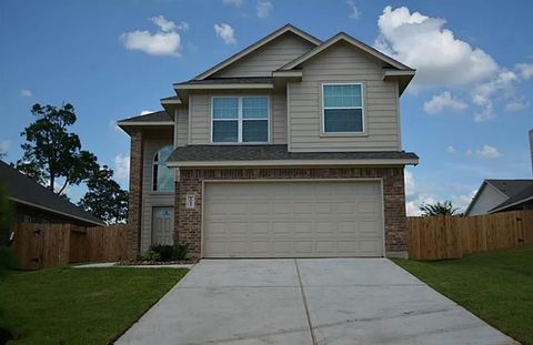 Single Family Residence in Conroe TX 1042 Shadow Glenn Drive.jpg