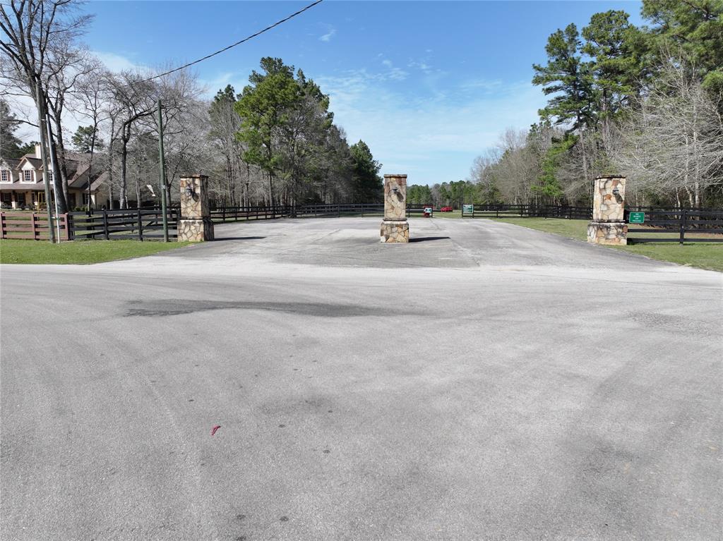 17582 E Terrace Oaks Drive, Waller, Texas image 12