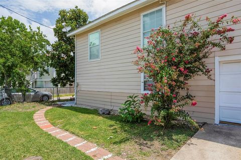 Duplex in Galveston TX 2216 59th Street 1.jpg