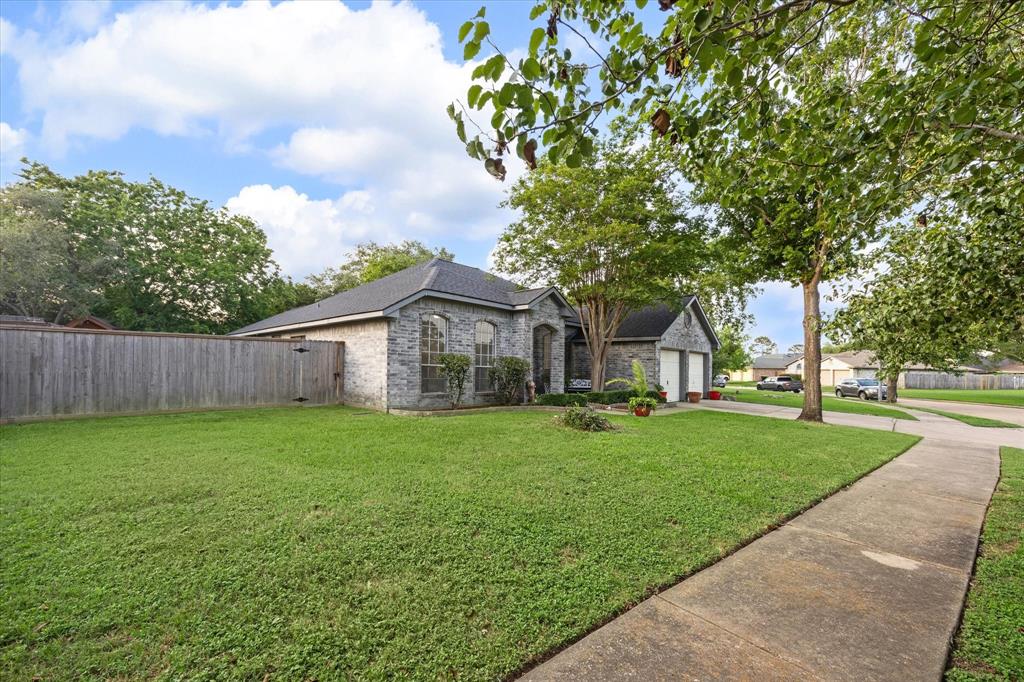 6307 Northmark Drive, Houston, Texas image 2