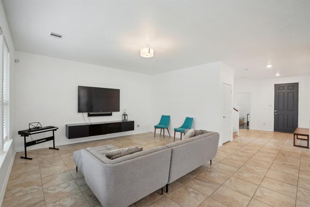 25404 Devonshire Knoll Street, Katy, Texas image 5