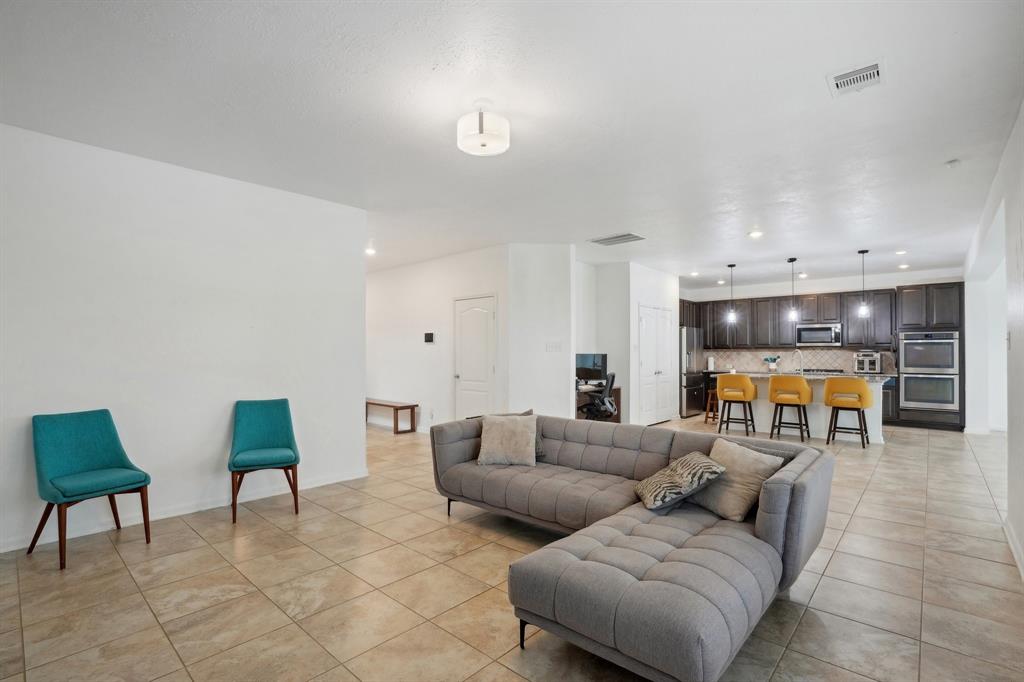 25404 Devonshire Knoll Street, Katy, Texas image 6