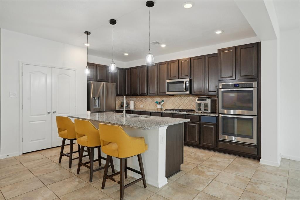 25404 Devonshire Knoll Street, Katy, Texas image 9