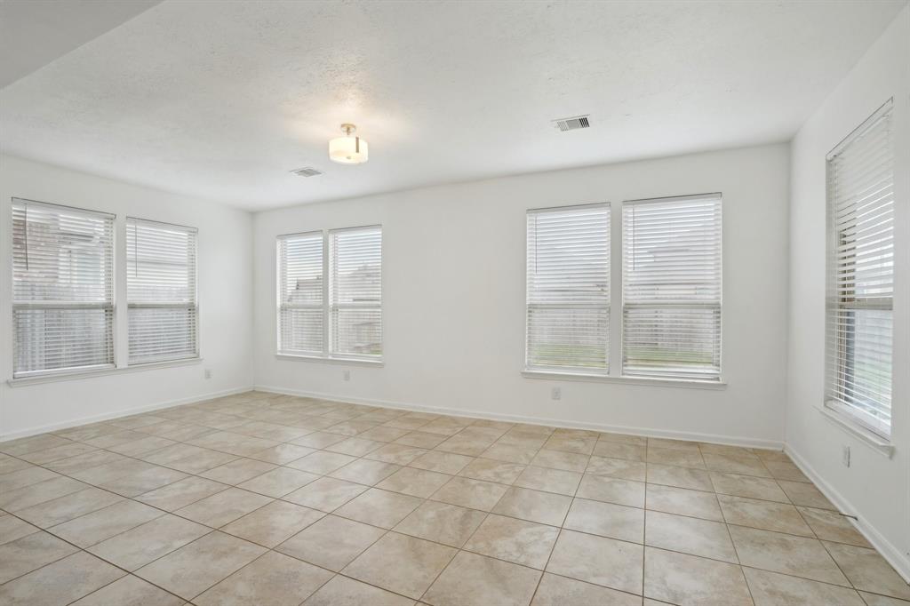 25404 Devonshire Knoll Street, Katy, Texas image 7