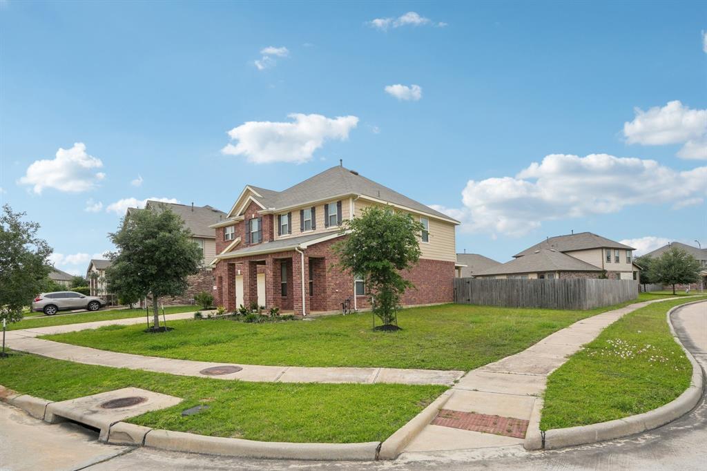 25404 Devonshire Knoll Street, Katy, Texas image 2