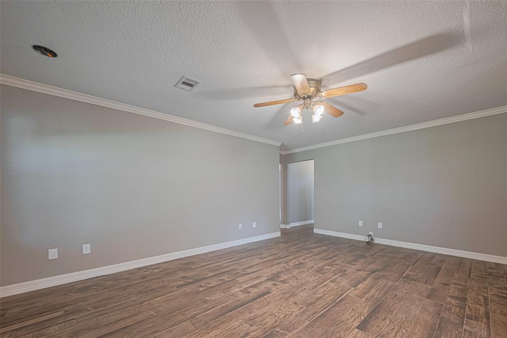 110 S Bow Drive, Lake Jackson, Texas image 8
